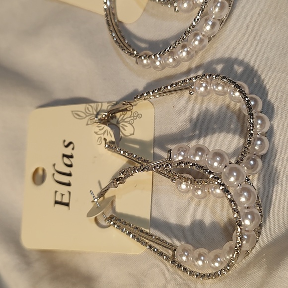 Ellas Silver plated and faux pearl pierced earrings set - Picture 2 of 3